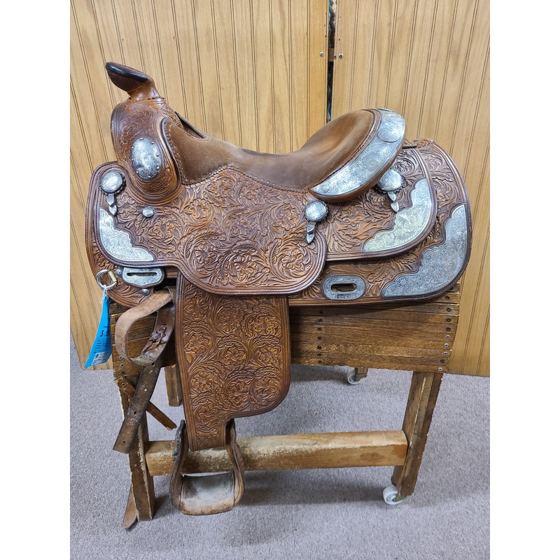 ***SALE *** Used 15.5 Broken Horn Show Saddle